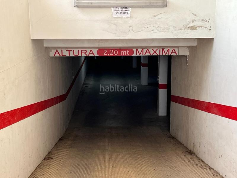 Foto f5e2a4de-012a-42f2-a5f0-610d991846a7. Aparcament cotxe a Algemesí