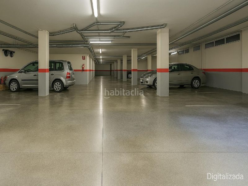 Foto 0b0d0fe9-dcfa-42b6-a28b-2ef7833a9331. Aparcament cotxe a Roda de Barà
