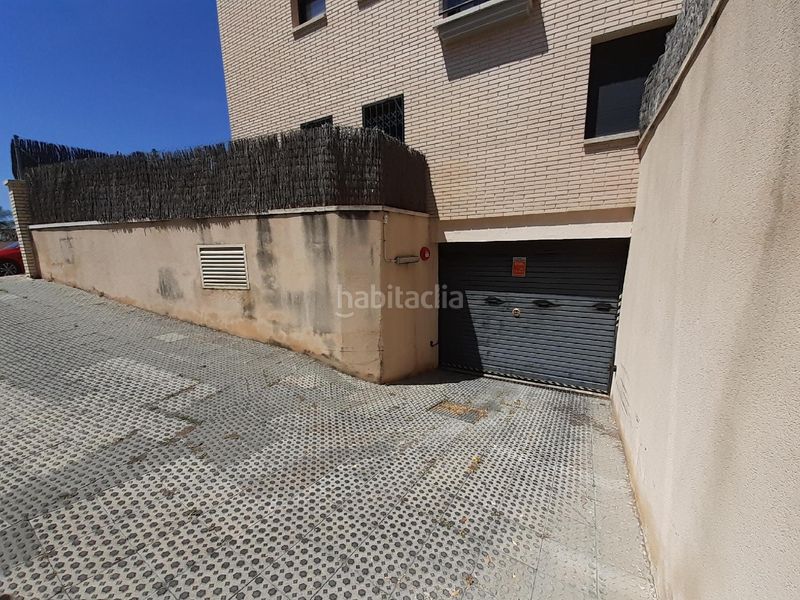 Foto a93b09d4-3e3d-458a-9621-683908c7debb. Aparcament cotxe a Roda de Barà
