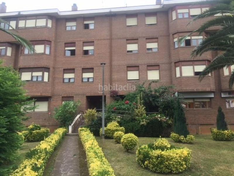 Foto 00d86004-ebba-4073-bd46-5c6edca32713. Parking voiture dans Astillero (El)