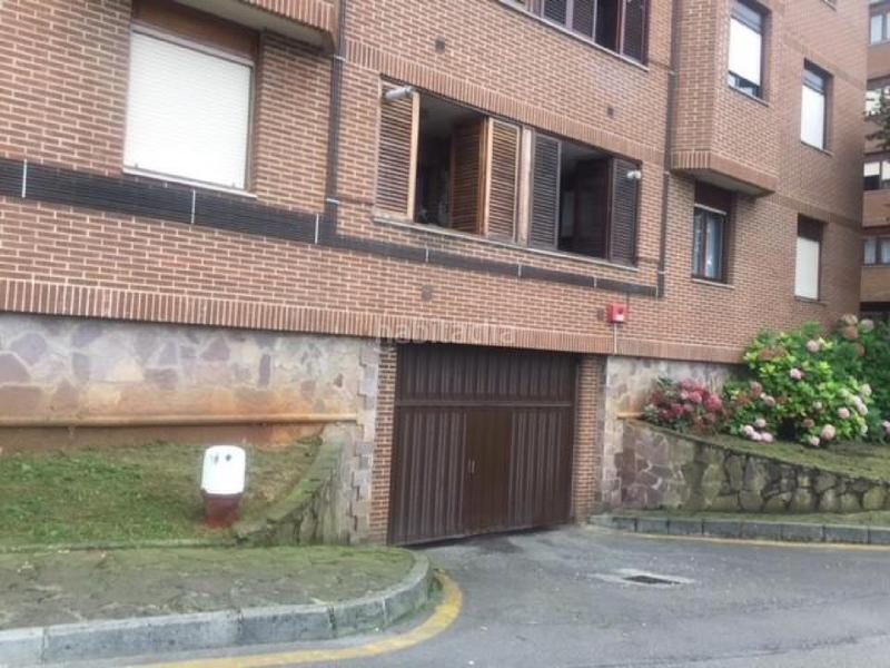 Foto d8d533b7-8c51-48f6-9689-ff549ffc3a15. Parking voiture dans Astillero (El)