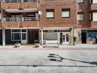 Local commercial à Voto. Cl residencial el encinar voto cantabria