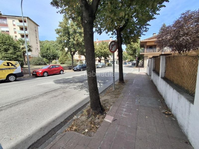 Foto 2ba4f7e9-5ad7-4b3e-b64f-528c292bba67. Aparcament cotxe a Olot