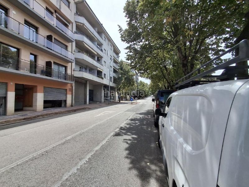 Foto ad64b853-390f-4811-ba11-9bc9125afd62. Aparcament cotxe a Olot