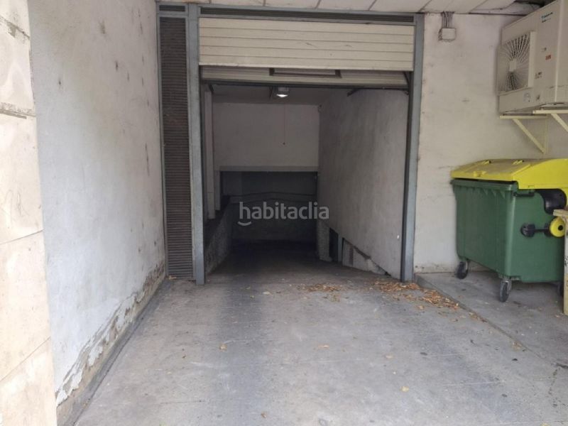 Foto b715cb07-8bd4-48f2-a519-731d09d72e02. Aparcament cotxe a Olot