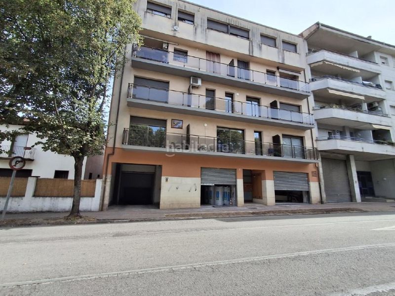 Foto c9f86419-1255-4ea3-bfb2-0b989f0e6891. Aparcament cotxe a Olot