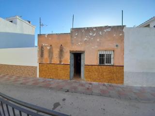 Casa a Cabezas de San Juan (Las). Cl palacios 3 cl.dos hermanas,4 las cabezas de san juan sevi