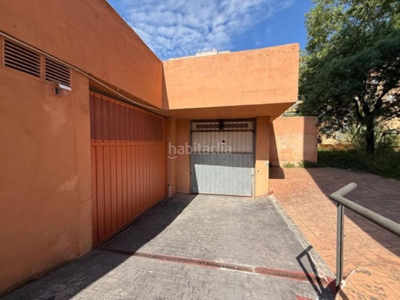 Foto 07ff2362-676b-4213-b451-d3483620112a. Aparcament cotxe a Arboç (L´)