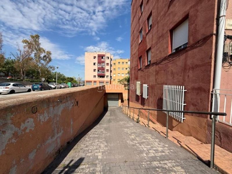 Foto 9deb6607-fa4c-47bc-aec8-39cdd1807140. Aparcament cotxe a Arboç (L´)