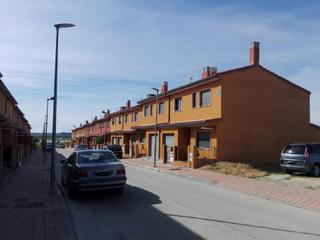 Casa aparellada a Valoria la Buena. Cl amancio ortega gaona 6  valoria la buena valladolid