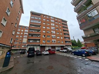 Local Comercial en Artatza-Pinueta-Pinosolo. Cl plaza larramendi leioa vizcaya