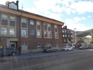 Locale commerciale in Lena. Pola de lena