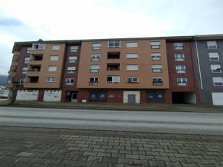 Parking voiture à Flores de Sil - La Placa. Cl cemba 87  89ptl.7garj,.79 ponferrada leon