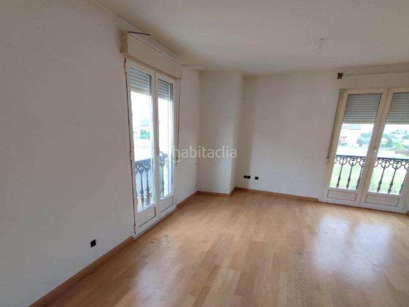 Foto 28ec7811-c705-4bfa-bb99-8d6b4898e6f9. Casa bifamiliare con parcheggio in Cacabelos