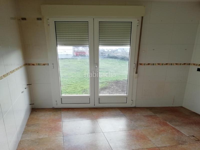 Foto 6a55f9d1-2d46-426a-a898-ffcc138ce606. Casa bifamiliare con parcheggio in Cacabelos