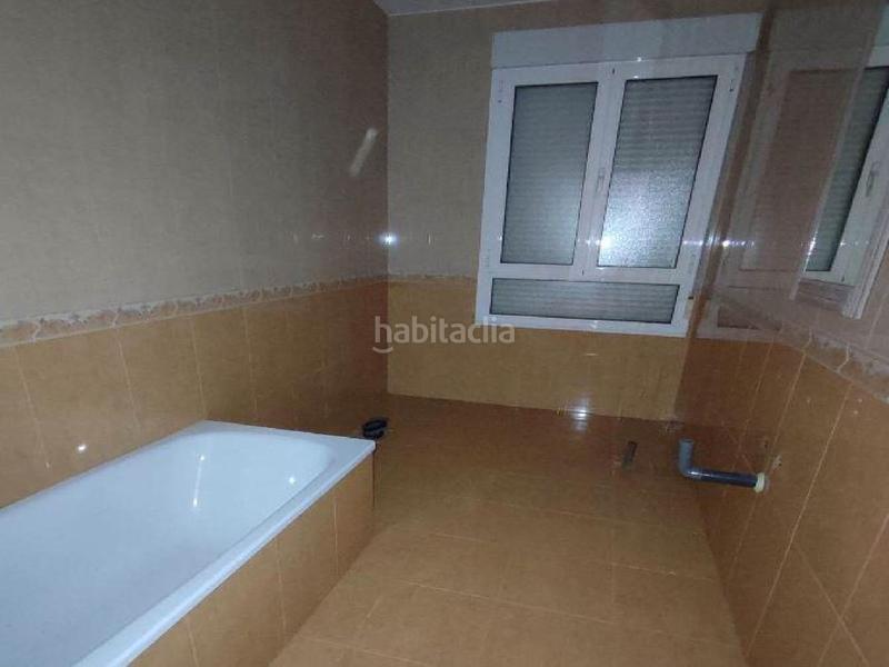 Foto 8b6825fc-2ba3-47be-a06e-1d989bedf28a. Casa bifamiliare con parcheggio in Cacabelos