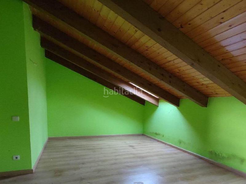 Foto 8f8bfc10-6228-4030-851f-d87b4c697f40. Casa bifamiliare con parcheggio in Cacabelos