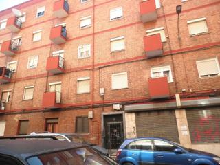 Pis a Delicias. Cl caamaño 43 es.d 00 0c bajo c valladolid valladolid