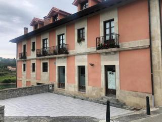 Aparcament cotxe a San Vicente de la Barquera. Calta