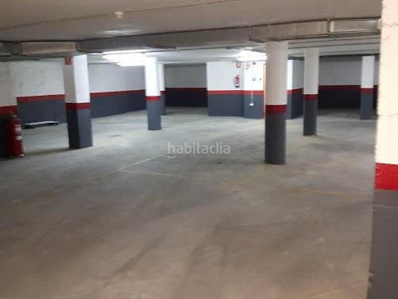 Foto ea5a4a2c-ec85-4725-b1ab-17595a416a26. Parking voiture dans Almansa