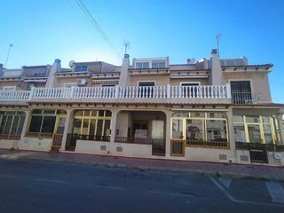 Casa bifamiliare in Avenida Habaneras - Curva de Palangre. Mª teresa rodriguez funes vi torrevieja