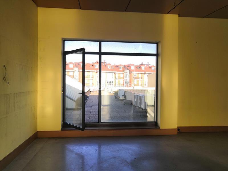 Foto bd8c2e83-78b1-415d-b642-07bb2e624a4f. Local commercial dans Peñacastillo - Nueva Montaña Santander