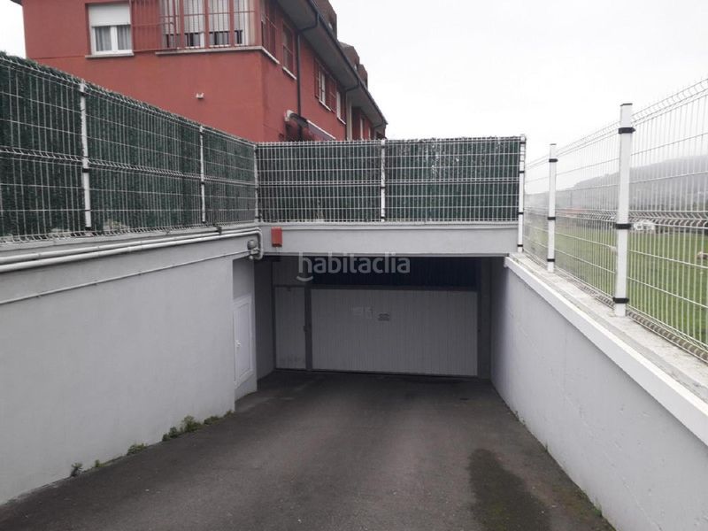 Foto db89f566-7cb4-4fcc-bf49-d145078ad7ba. Autoparkplatz in Vega Gijón