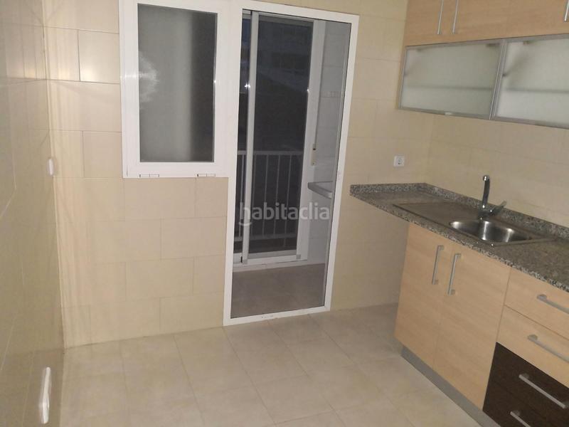 Foto 4e5017ea-9b6c-439a-8a59-14f9d5049927. Pis amb aparcament a Centro Elda