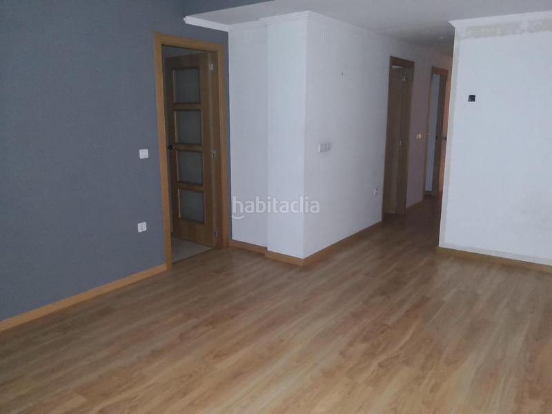Foto 685cade2-03cd-4f37-88e2-560bc1374844. Pis amb aparcament a Centro Elda