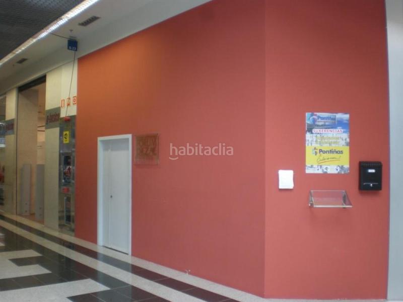 Foto 6a82eeed-8aef-46c4-a323-00d8261348a3. Local comercial centro comercial pontiñas en Lalín