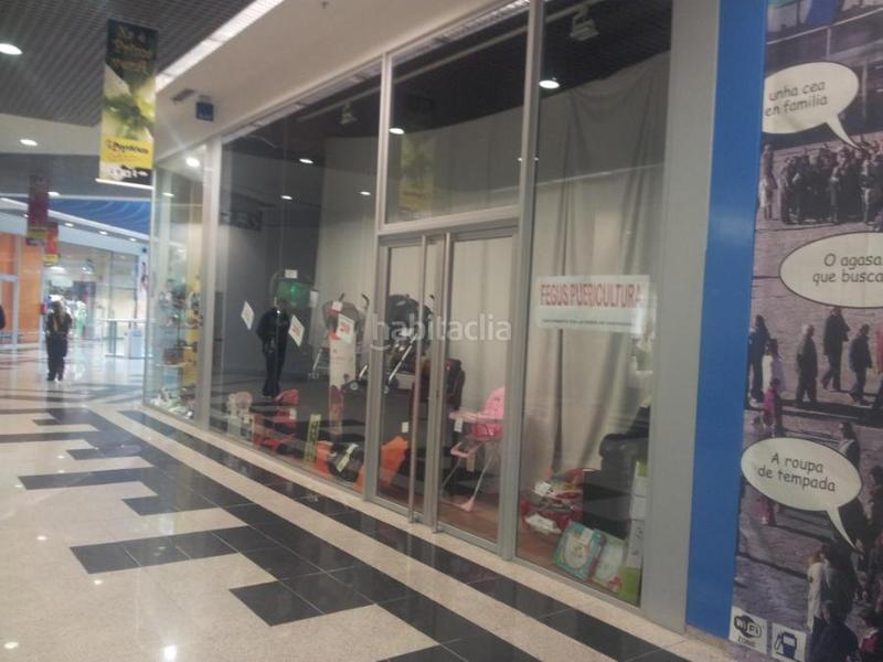 Foto 50b367ff-1e05-45bf-911f-b021e975f9e0. Local comercial centro comercial pontiñas en Lalín