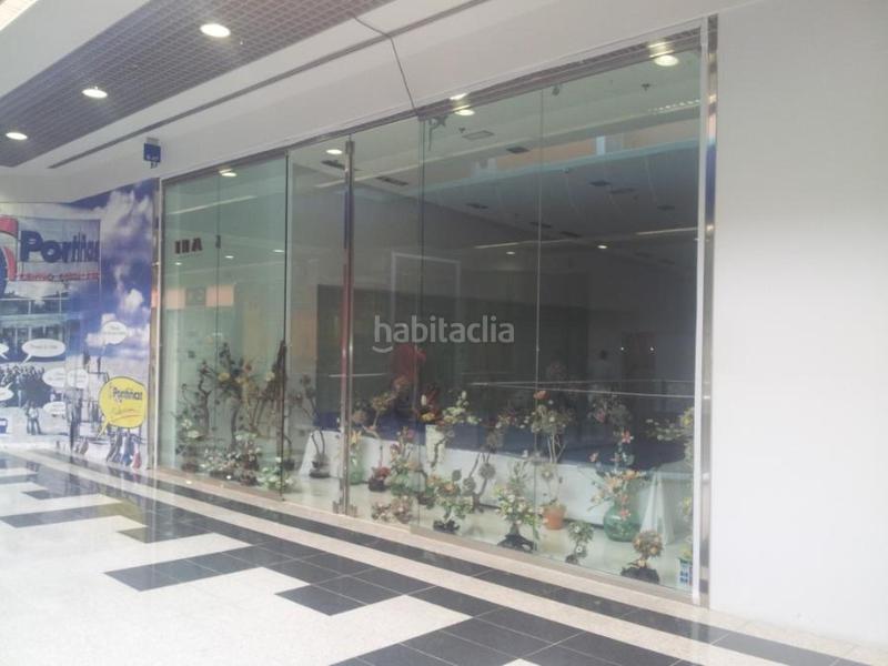 Foto 5fdc3b67-0b05-48ab-b8d9-1120fdf5c1e5. Local comercial centro comercial pontiñas en Lalín