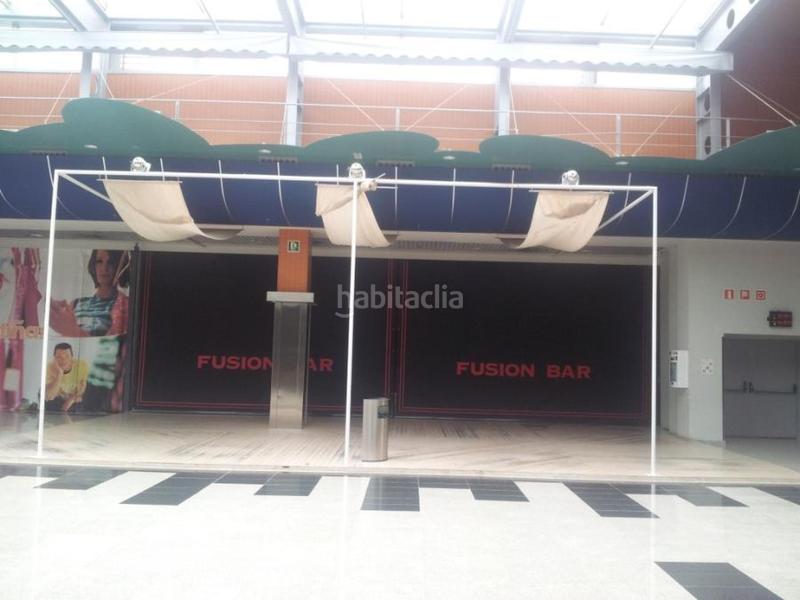 Foto 9c26dc13-e9b2-4551-a050-3c1003f27138. Local comercial centro comercial pontiñas en Lalín