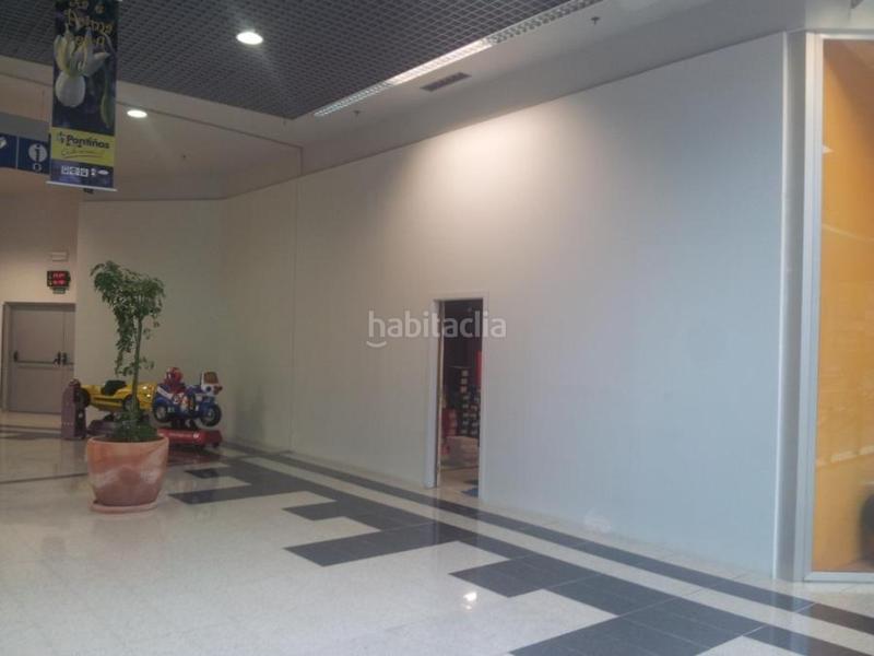 Foto fa01565d-4d09-4cb0-aeb2-2e6e9d6120bf. Local comercial centro comercial pontiñas en Lalín