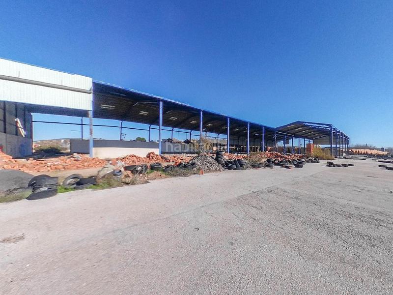 Foto fd6df2df-19cd-4dfc-8f7b-a20bf0671730. Bâtiment à usage industriel dans Bailén
