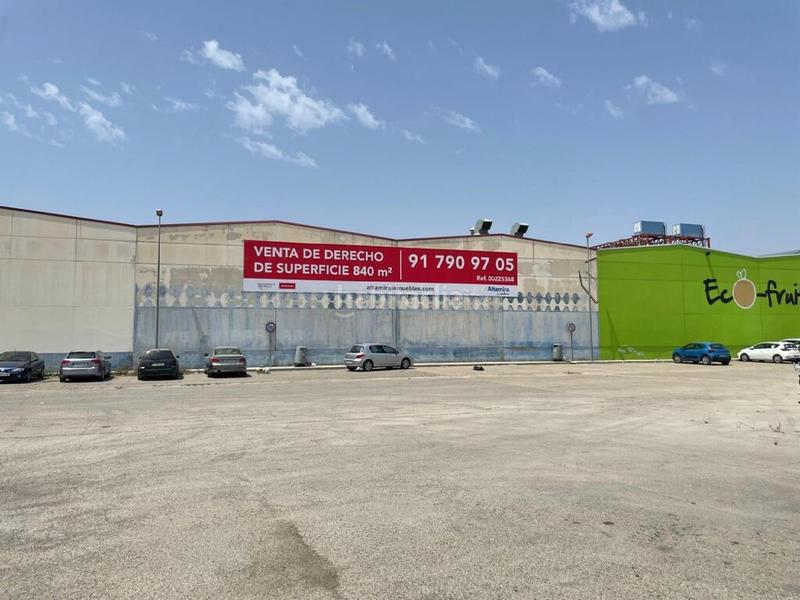 Foto f2f5cbbe-8a52-4712-8b52-54114514de6b. Capannone industriale in Avenida Cataluña Zaragoza