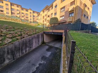 Aparcament cotxe a Llanera. Soto de llanera