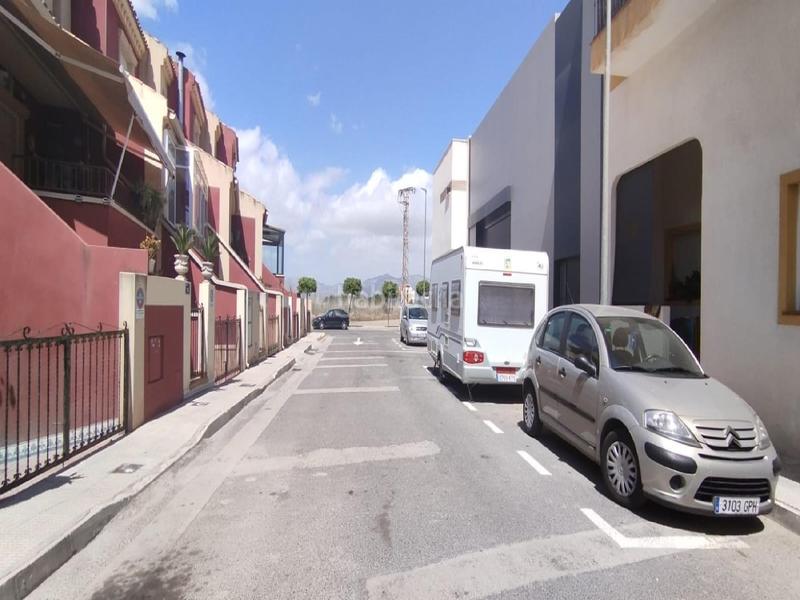 Foto bfec1003-6463-4601-90aa-1b5b7bb24ad6. Autoparkplatz in Catral