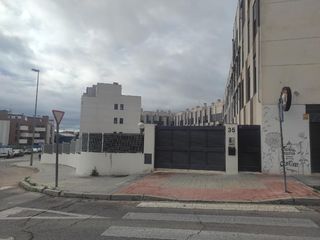 Aparcament cotxe a Hospital. Santiago rusiñol  y tiziano