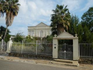 Chalet en Carmona. Pino grande 74