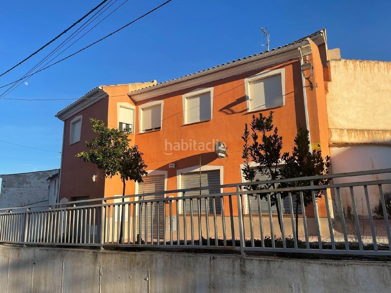 Foto fee99dfb-d568-4374-9865-013873fe2d78. Edifici a Escúzar