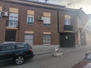 Parking coche en Casco Antiguo Norte. Fuerzas armadas de las 13