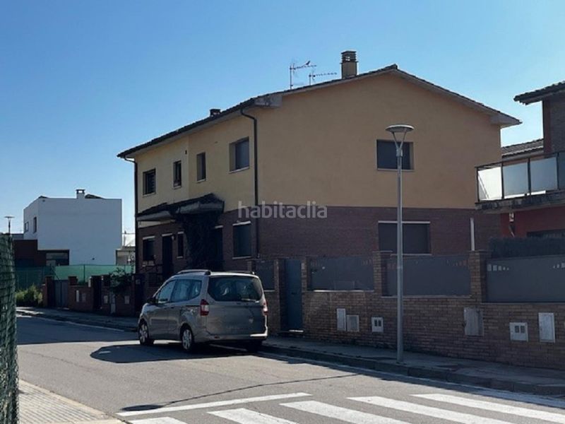 Foto bfc4dd07-5a4a-4e1f-8d11-478fb07b8a14. Casa aparellada amb aparcament a Masies de Roda (Les)