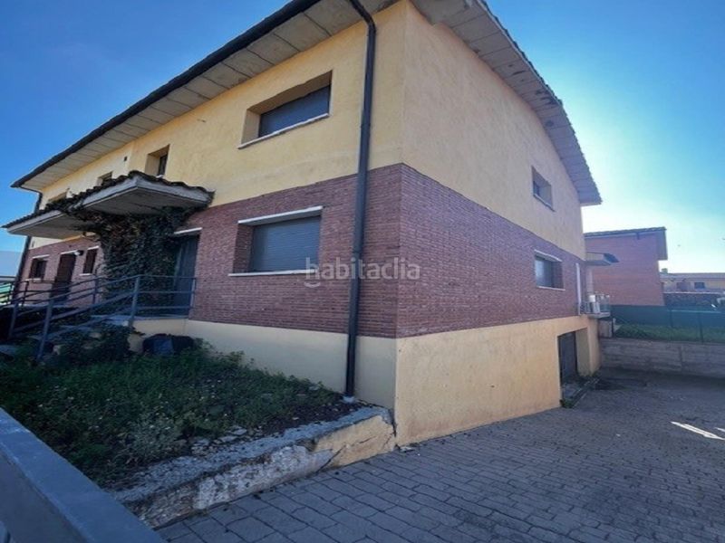 Foto 3af0ee47-e9ad-47dc-8df3-330b45b3383f. Casa aparellada amb aparcament a Roda de Ter