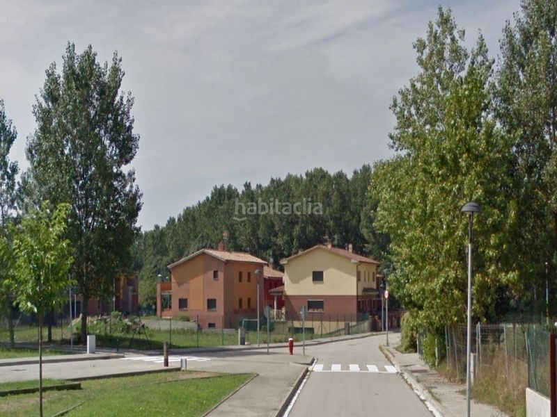 Foto ae157ef4-afbb-4e4a-8fe2-899cb032e252. Casa aparellada amb aparcament a Roda de Ter
