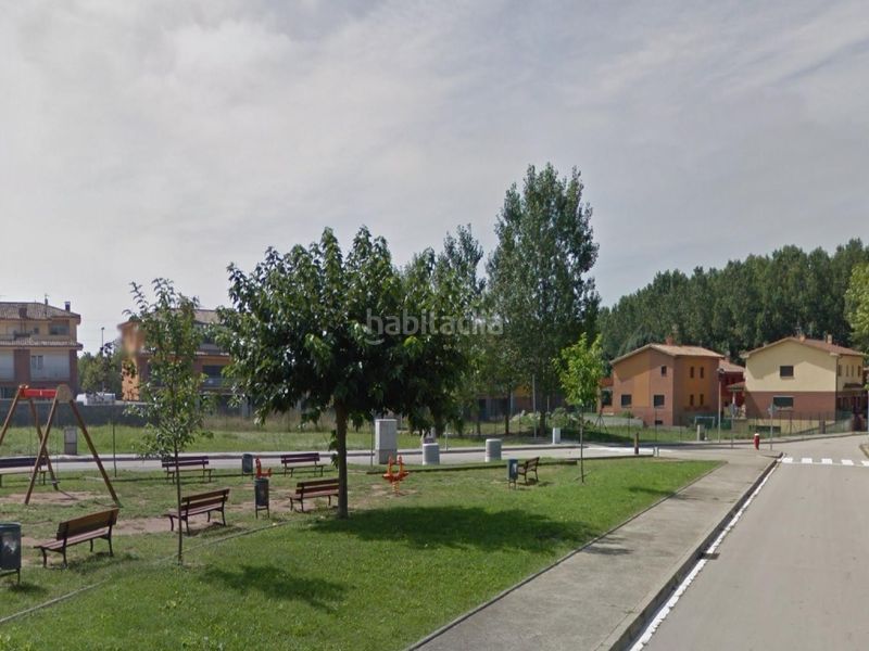 Foto b566eb3b-e662-4665-b909-4bb2f2cca87c. Casa aparellada amb aparcament a Roda de Ter