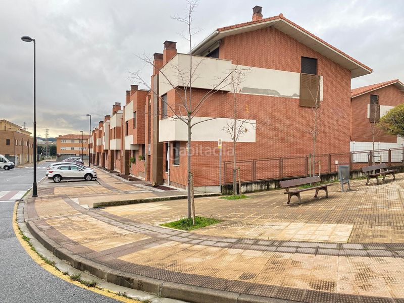 Foto 63a26669-445a-4754-98d6-d6e451fe16e2. Parking coche unidad ue4.4 en Valle de Elorz / Elortzibar