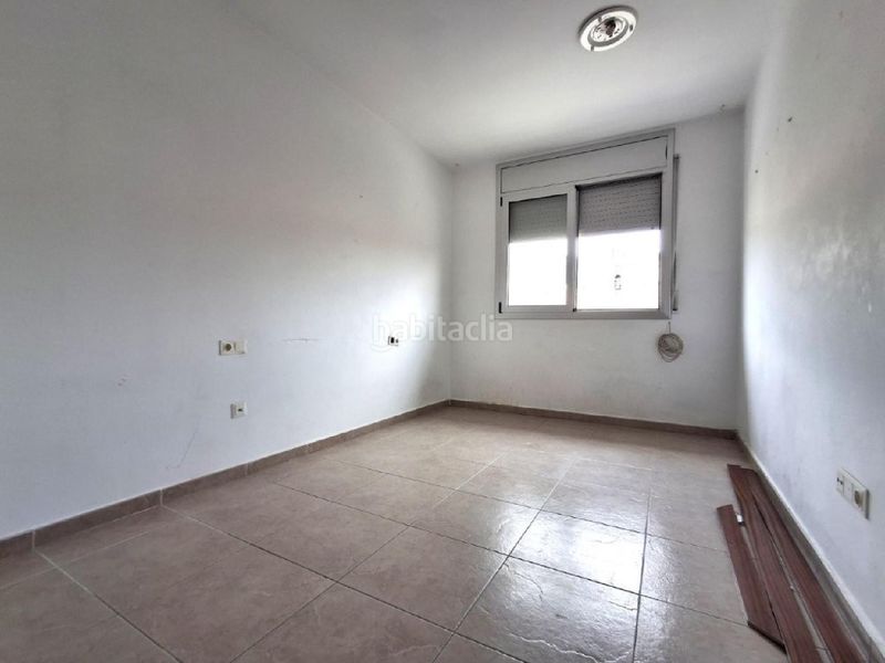 Foto af7f89e9-4bc2-4687-b5f4-e1bfde533a86. Pis amb aparcament a Jonquera (La)