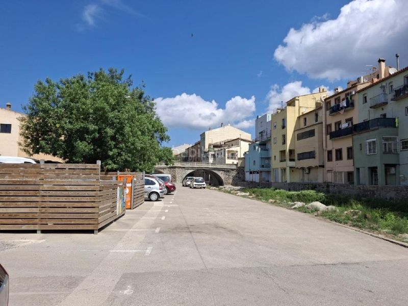 Foto b32d9705-f3ea-411a-8e72-e548385c3cfe. Pis amb aparcament a Jonquera (La)