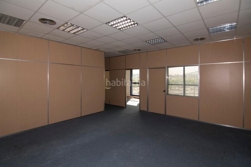 Foto bdaf80c3-e432-4ce2-89dc-d04a979eb96a. Büro mit parking in Aeropuerto Madrid